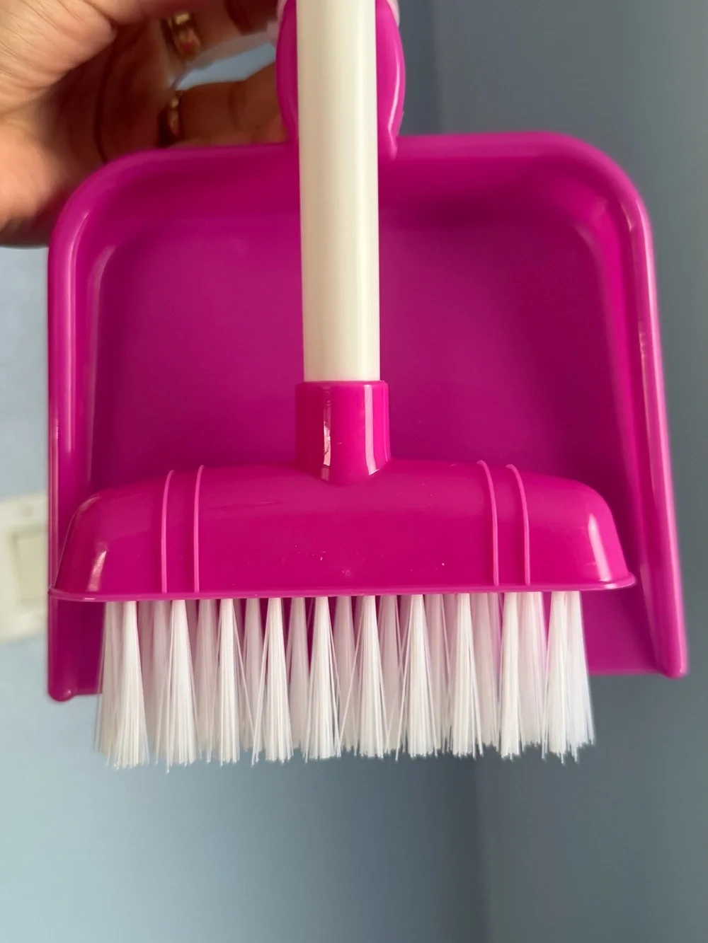 Kid’s cleaning pretend toy Dustpan & Broom Set in Bright Pink